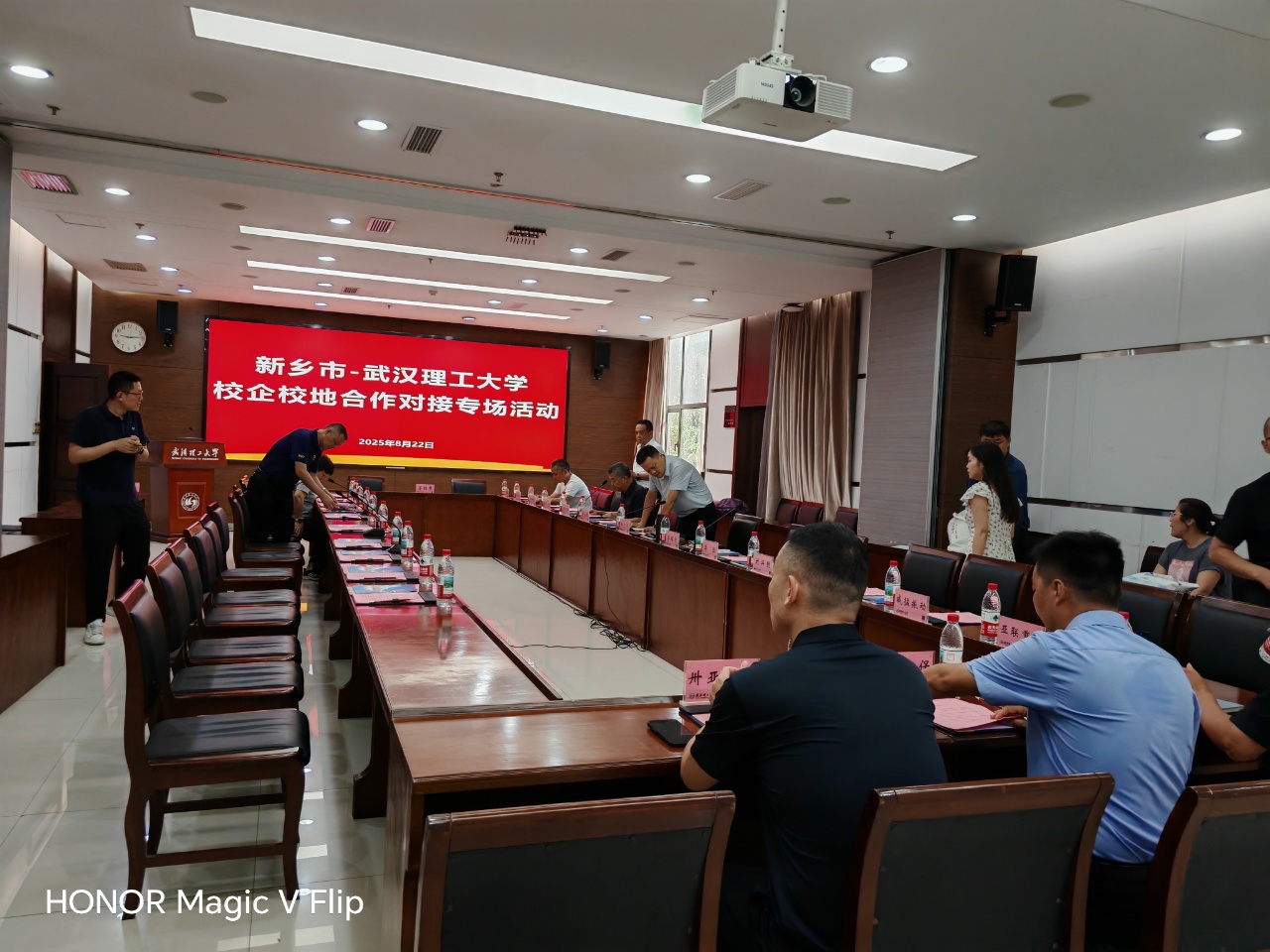 新鄉(xiāng)市卅亞過濾設備有限公司與武漢理工大學攜手共創(chuàng)校企合作新篇章！